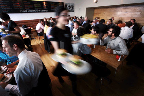 Restaurant : le bruit influence votre assiette !